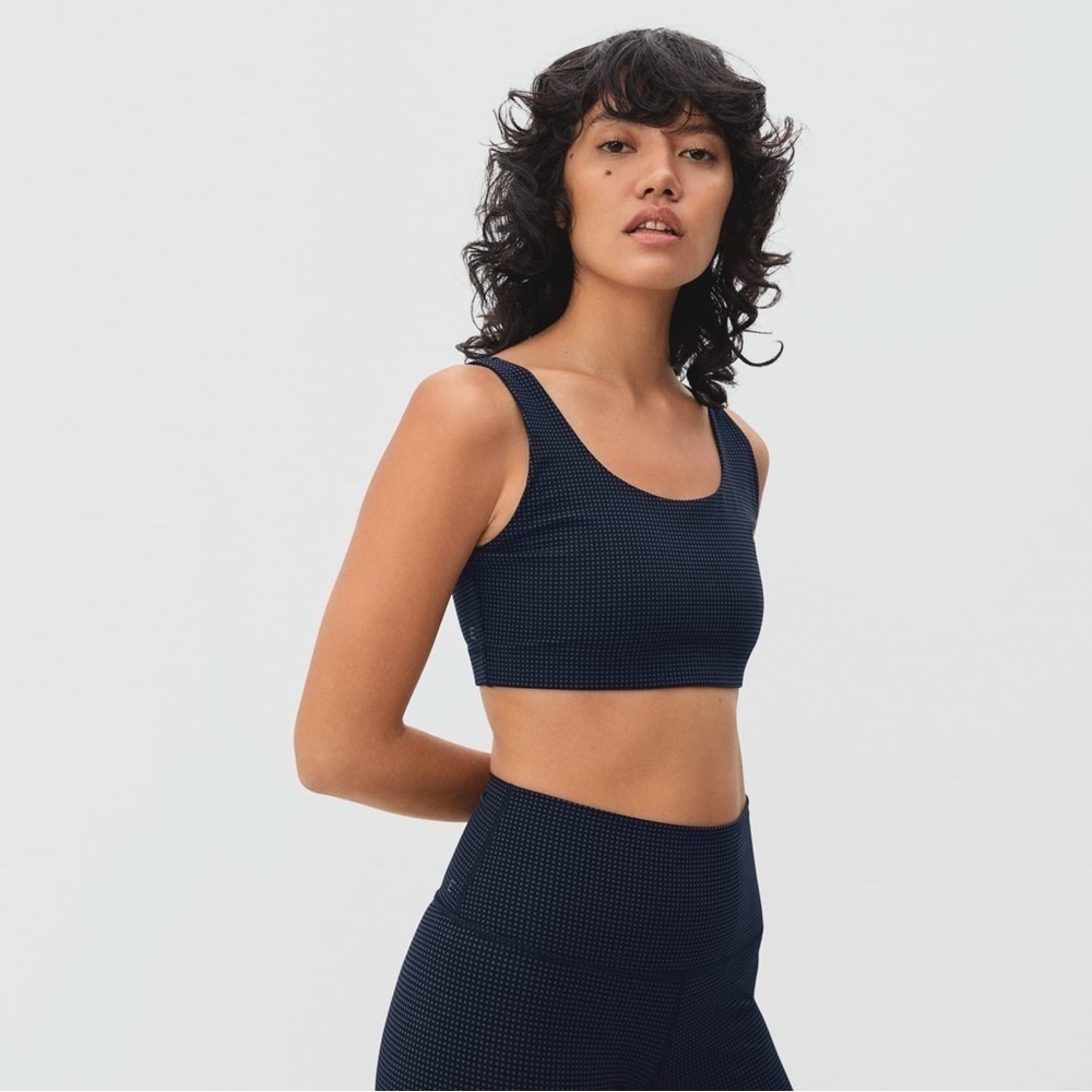 Everlane Perform Bra (Print) in Navy Grid Print NWOT SIZE Medium SOLD OUT ONLINE